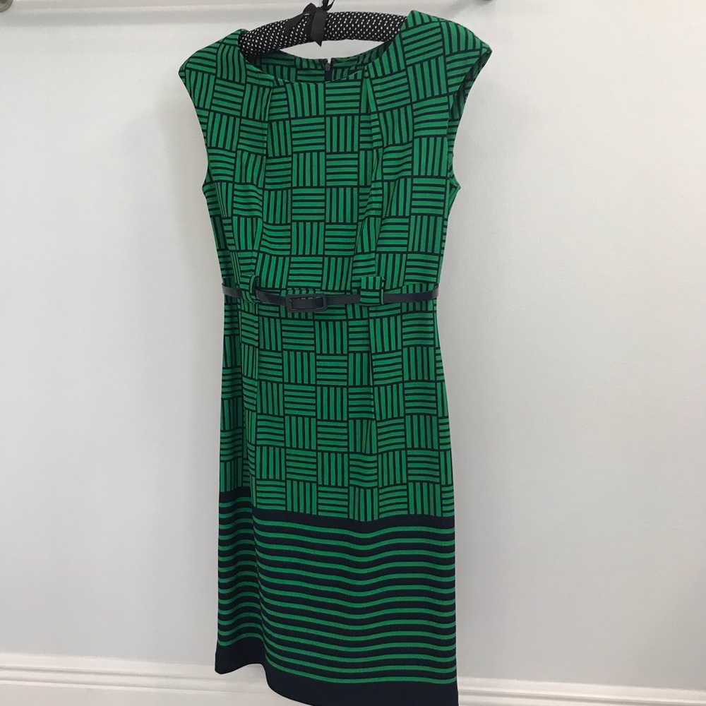 LAST CHANCE! 🛍 Navy & Green Dress w/ belt